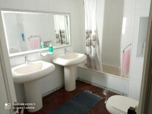 6 bedrooms house with shared pool enclosed garden and wifi at Lisboa