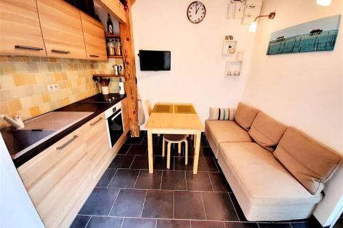 6 personnes, 2 studios indépendants avec terrasse.