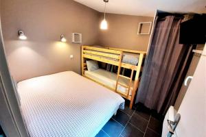 6 personnes, 2 studios indépendants avec terrasse.
