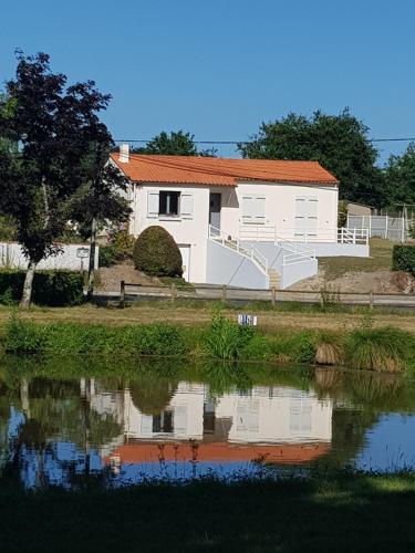 Maison de vacances Maison de vacances Rue du Stade Saint-Étienne-du-Bois