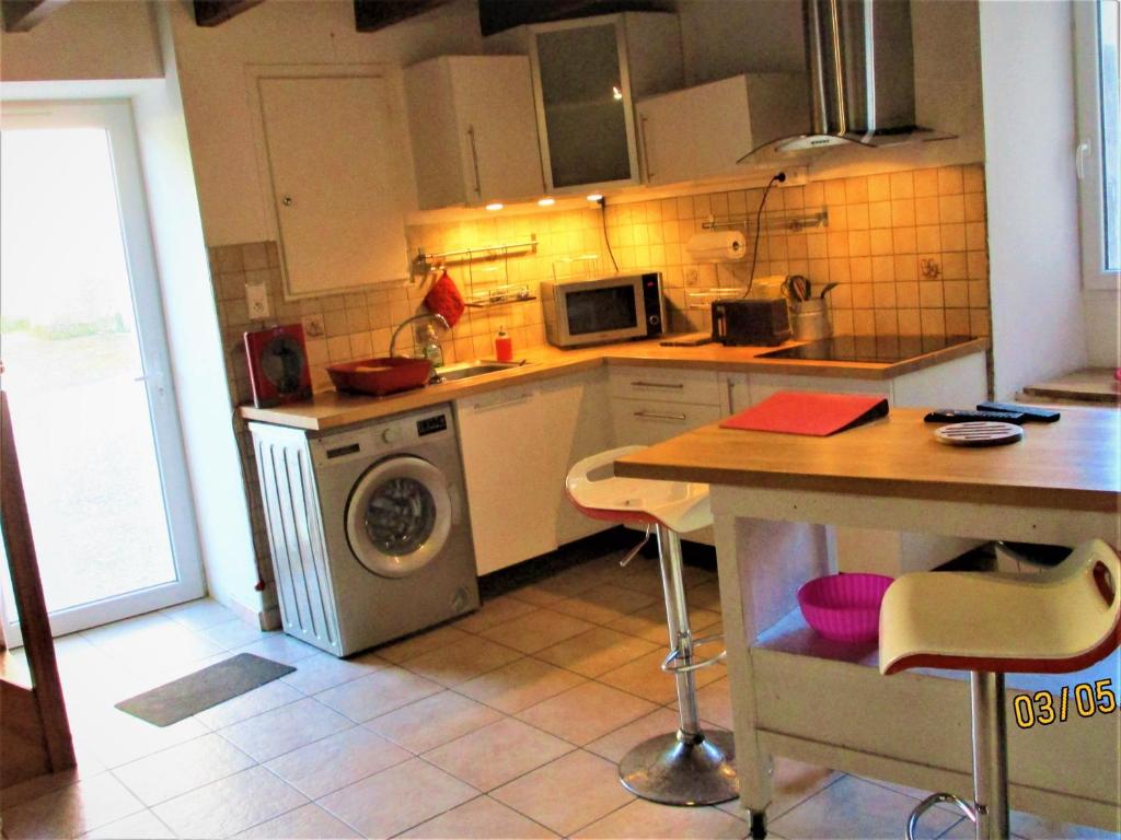 Maison de vacances à 12km ANGOULEME,,,maison,,internet,,parkingSSSS gratuitSSS ! ! Le Bourg 16440 Sireuil