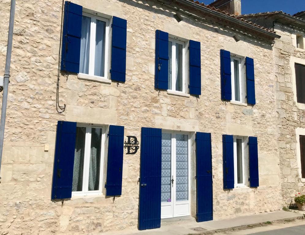 Maison de vacances A Beautiful 3 Bedroom Gem on the Banks of the River Dordogne 98 Rue Théophile Cart 24230 Saint-Antoine-de-Breuilh