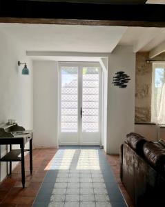 A Beautiful 3 Bedroom Gem on the Banks of the River Dordogne