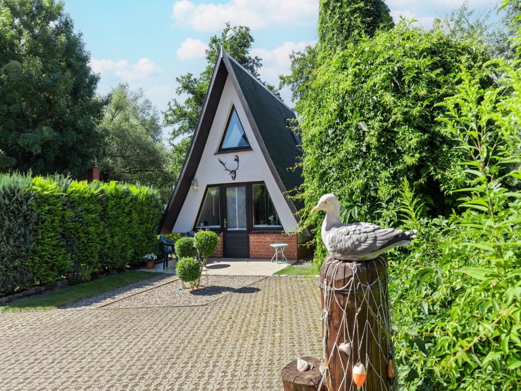 A beautiful wooden villa for 12 people , 18233 Neubukow