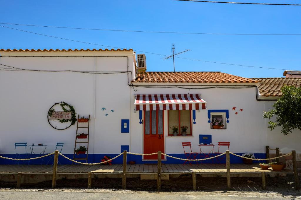 A Casa do Mestre Lau - no coração do Alentejo Rua Dr. Joaquim C. Galhardas 32, 7250-065 Terena