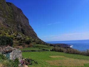 Maison de vacances A casa do Tí Mendonça Costa do lajedo Rua Professor Serpa Num 3 9960-330 Lajes das Flores Açores