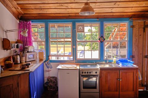 A Charming , Traditional Cottage at Quinta da Ribeira