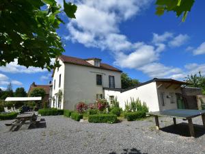 A house suitable for groups and families