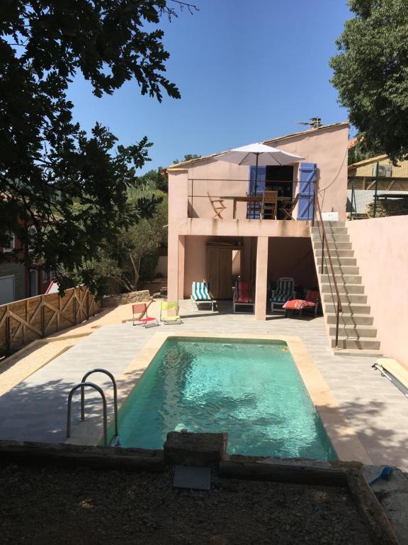 Maison de vacances à l'ombre du gros chêne Rue Notre Dame 83136 Sainte-Anastasie-sur-Issole