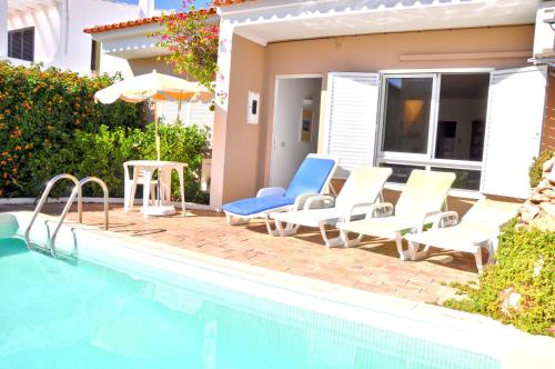 A modern, comfortable and well equipped linked villa with private pool and A/c