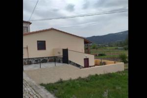 A Pequena Casa in Coja in countryside Portugal