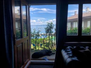 A Room with a View - Maisonnette dans bourg médiéval au bord du Lac Léman