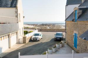 A trente mètres de la plage, maison avec terrasse face à la mer