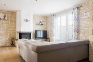 Acacias belle maison avec piscine chauffée et hammam