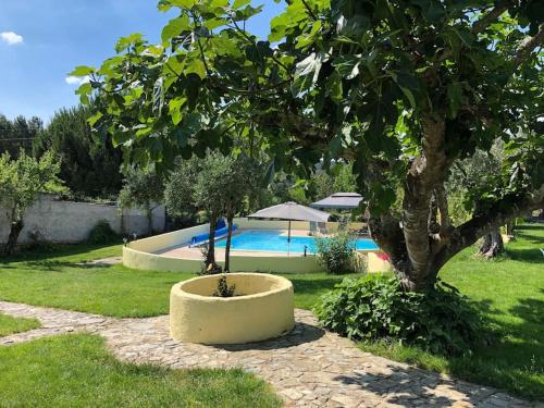Accommodation with bar and swimming pool (max.16P)