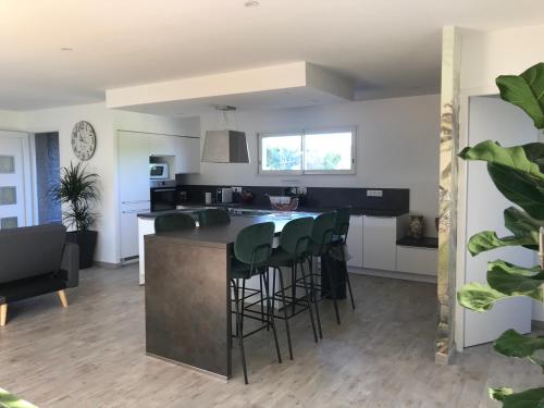 Accueil chaleureux garanti dans une maison neuve