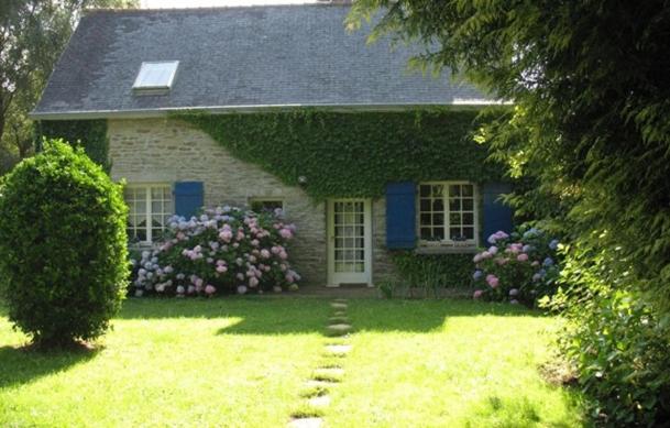 Maison de vacances Adorable Penty en pierres en bord de mer Kergroas ( GPS : TOURNE ICI) 29720 Tréogat