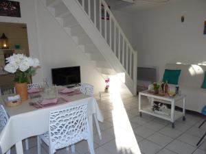 Agréable maison 4 couchages à Aigues Mortes Résidence avec Piscine et parking