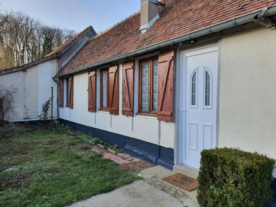 Agréable maison de plain pied avec cour et parking Rue du Fourneaux, 27160 Breteuil-sur-Iton