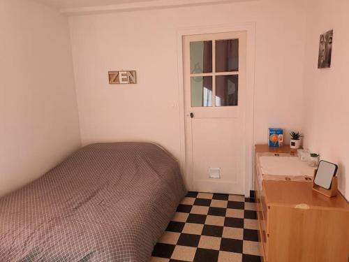 Agréable maison de plain pied avec cour et parking