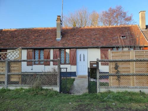 Agréable maison de plain pied avec cour et parking