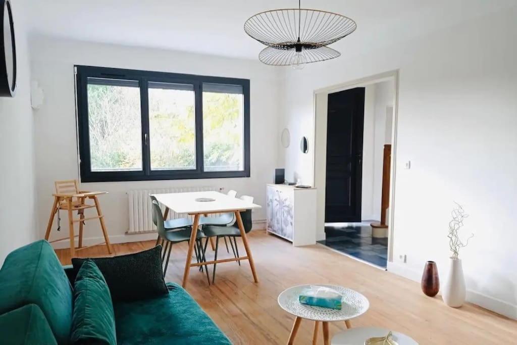 Maison de vacances Agréable Maison de Ville avec Terrasse au calme 13 Rue des Eclosettes 32100 Condom
