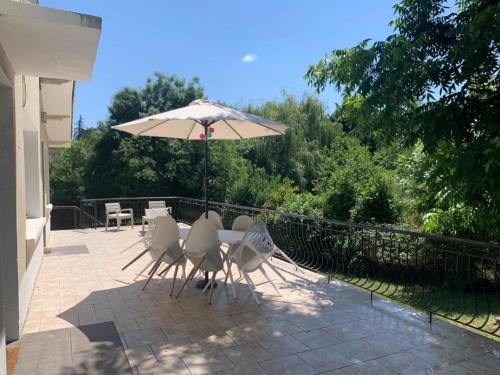 Agréable Maison de Ville avec Terrasse au calme