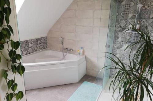 Agréable Maison Familiale, proche mer, au calme avec jardin et terrasse, proximité Plage et Fort du Dellec / Le Logis de Laura, Technopole Plouzané