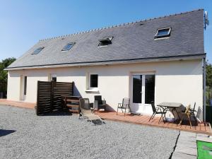 Agréable maison neuve, 5 personnes, piscine bois privée du 15 juin à mi-septembre