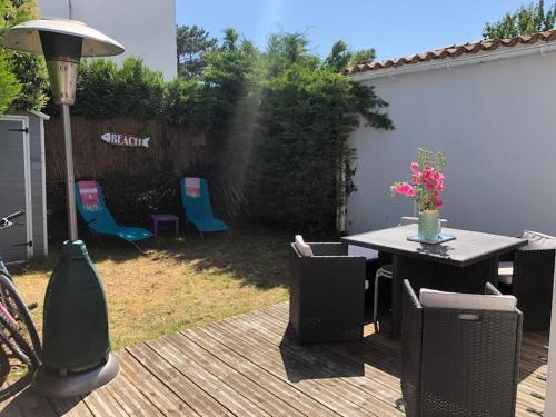 Agréable maison, plage à 400m, jardin, piscine et tennis