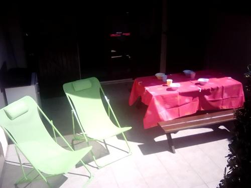 AGREABLE VILLA DANS LA MARINA AVEC PISCINE