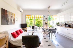 Air-Conditioned Apartment With Furnished Terrace & Parking Rated 3 Stars