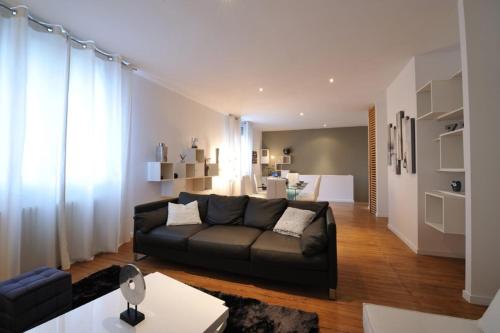 Air-Conditioned Furnished Townhouse With 2 Bedrooms