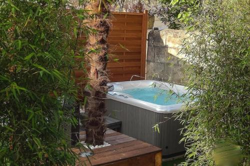 Air-Conditioned Townhouse With 2 Bedrooms Furnished Terrace & Garden