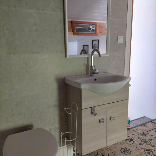 Alaric Lodge: gîte champêtre avec parking privé.