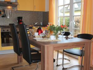 Allergy-friendly holiday home near the beach with lake view