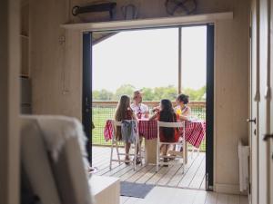 Alluring Bungalow in Ploemel with Shared Sauna