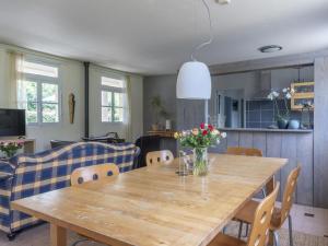 Maison de vacances Alluring Holiday Home in Cuzy with Swimming Pool  71320 Cuzy Bourgogne