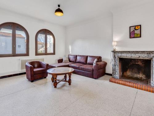 Alluring Holiday Home in Estagel with Private Pool