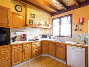 Alluring holiday home in Ste Eulalie en Born with pool