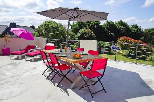 Alluring holiday home in Trélévern with private garden