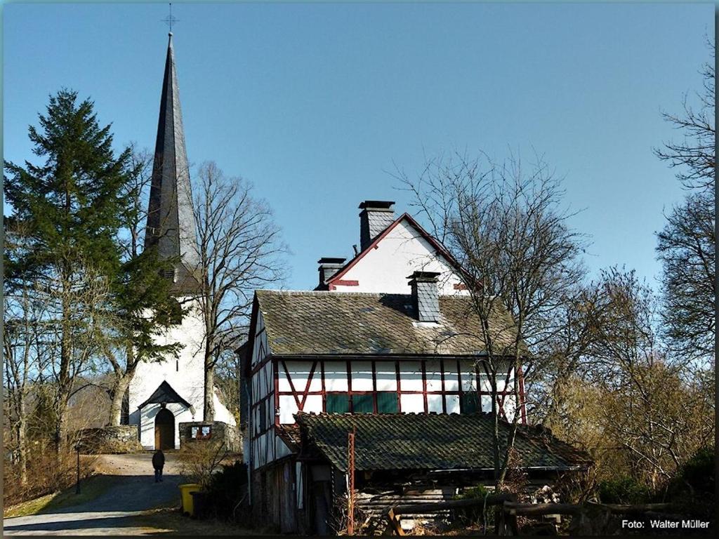 Alte Schule Kirmutscheid 6 Kirchweg, 53534 Müsch