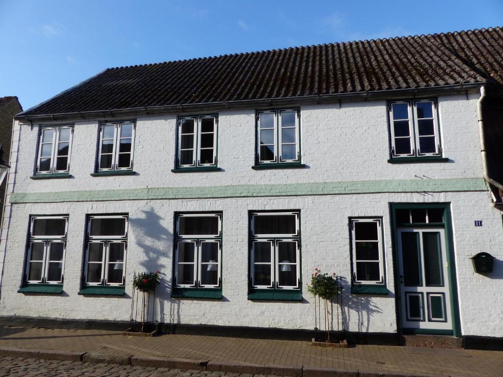 Maison de vacances Alter Krämerladen von 1732 11 Osterlilienstraße 25840 Friedrichstadt