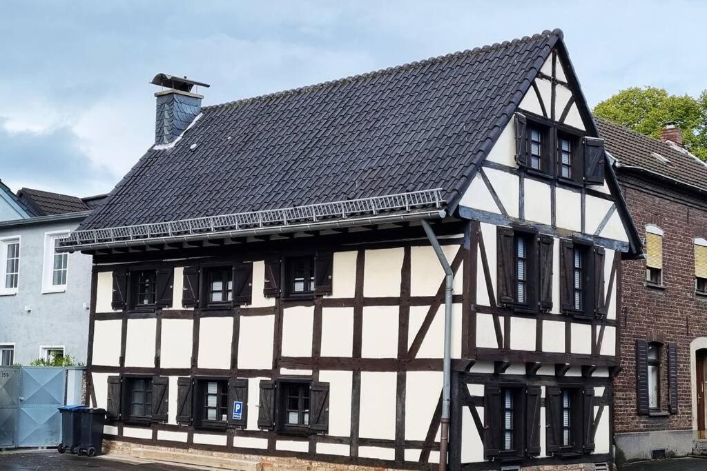 Maison de vacances altes romantisches Fachwerkhaus in Rheinnähe auch für Workation geeignet 161A Hauptstraße 51143 Cologne