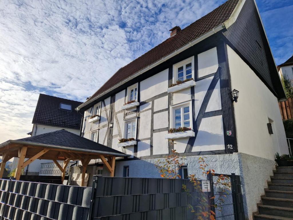 Maison de vacances ALTES ZOLLHAUS der Burg Hachen 12 Burgstraße 59846 Enkhausen