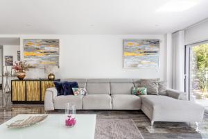 ALTIDO Luxury 3-bed house with pool