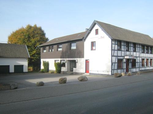 Amazing holiday home in Monschau H fen with garage