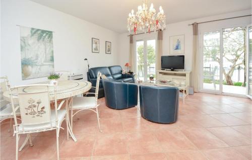Amazing home in Aigues-Mortes with 3 Bedrooms and WiFi