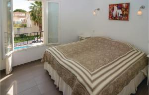 Amazing home in Aigues-Mortes with 4 Bedrooms, WiFi and Outdoor swimming pool