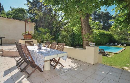 Amazing home in Aix en Provence with 4 Bedrooms, WiFi and Private swimming pool